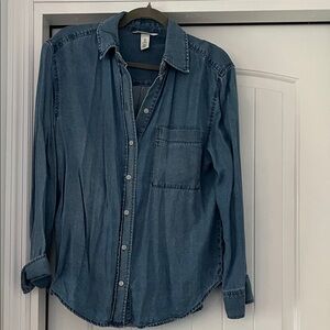 NWOT H&M Chambray Button down